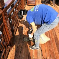 上海地板拱起變形安裝維修地板打磨翻新地板開裂變形響動縮縫修復